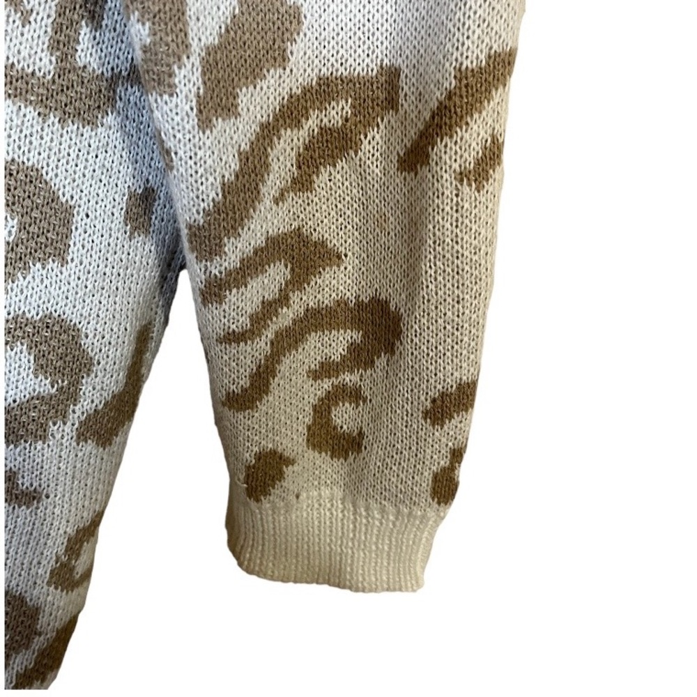 Vestidos•Cream & White Leopard Long Sleeve Sweater - Picture 12 of 13